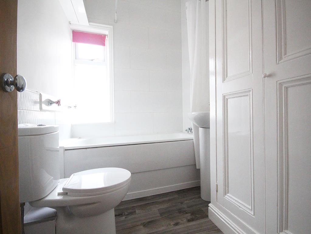 2 bedroom mid terrace house To Let in Barnoldswick - IMG_5372.jpg